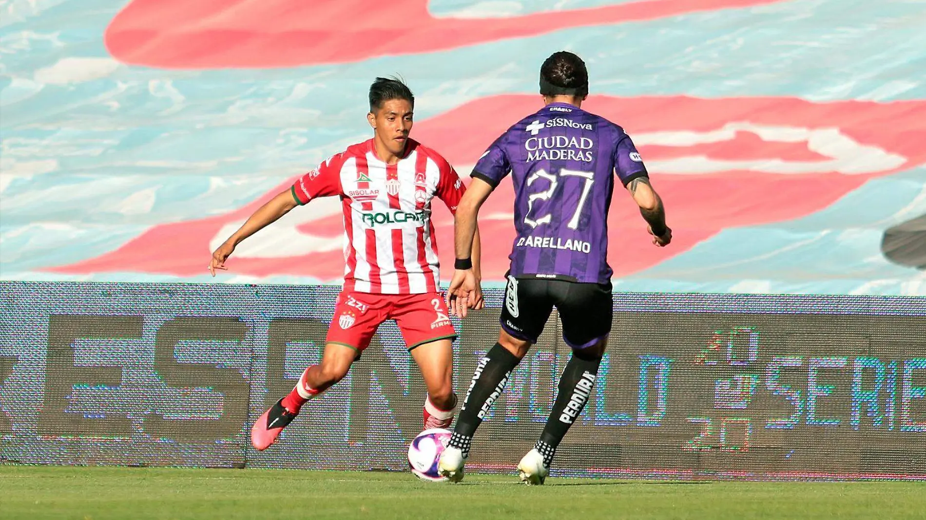 jugador de necaxa frente a queretano